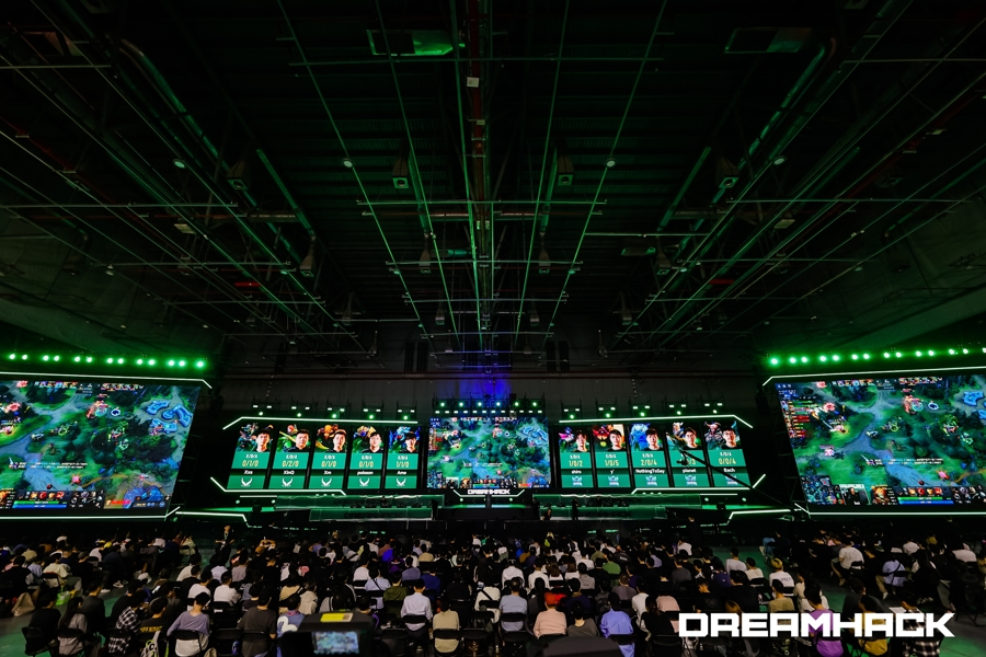 中始终强调 中始终强调